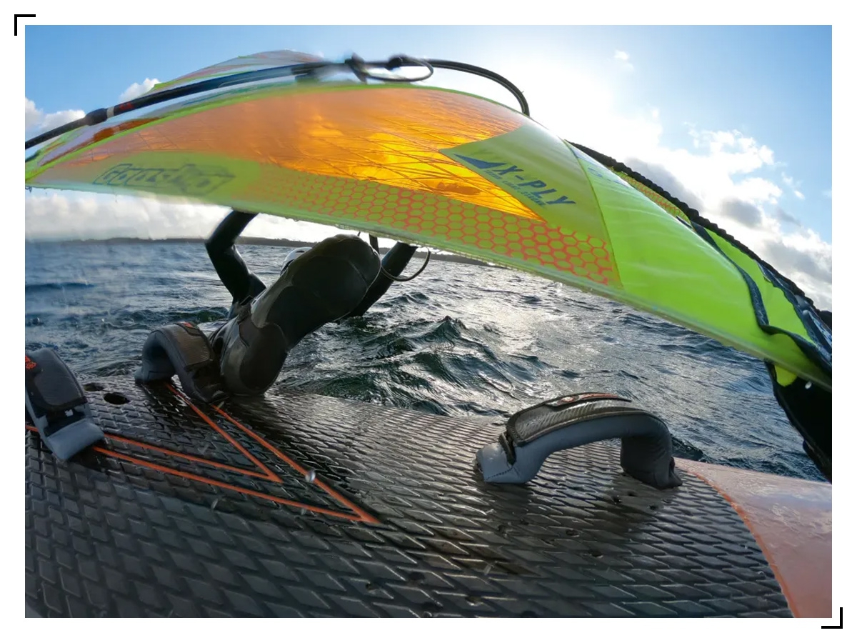 Jak vybrat neoprenové boty pro windsurfing a kitesurfing?